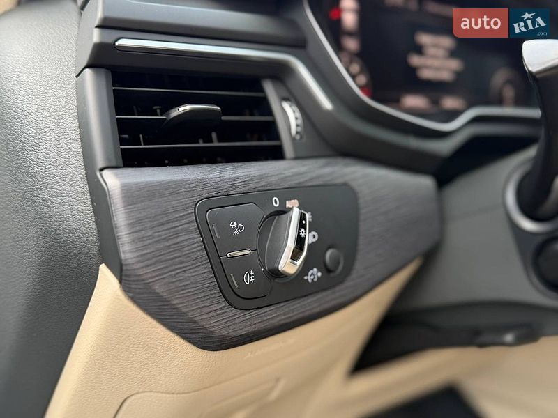 Седан Audi A4 2016 в Львове