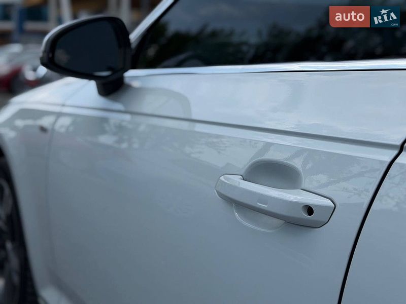 Седан Audi A4 2016 в Львове