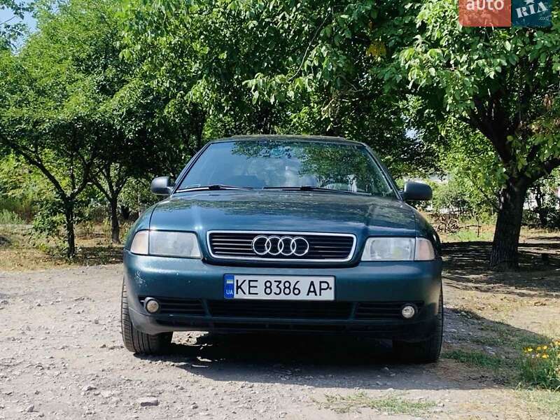 Седан Audi A4 1996 в Днепре