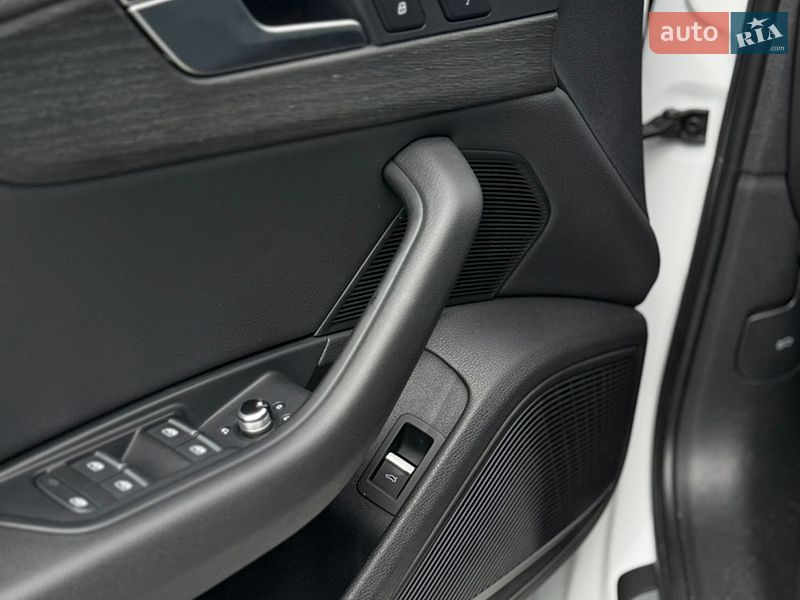 Седан Audi A4 2016 в Самборі