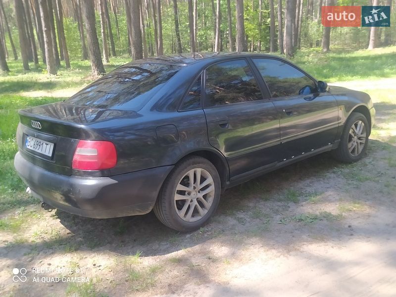 Седан Audi A4 1998 в Золочеве