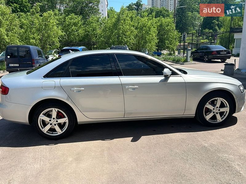 Седан Audi A4 2013 в Киеве