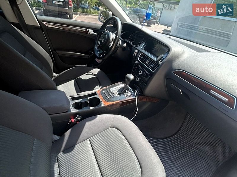Седан Audi A4 2013 в Киеве