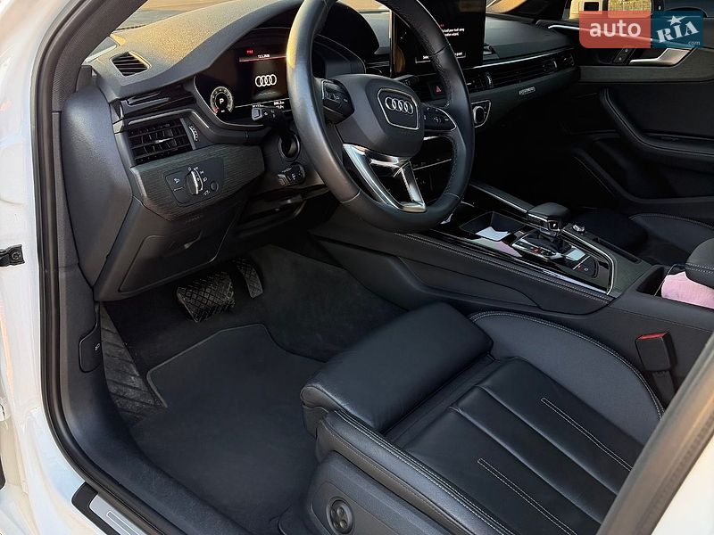 Седан Audi A4 2022 в Дніпрі