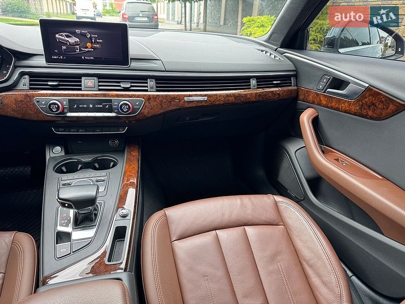 Седан Audi A4 2018 в Ровно
