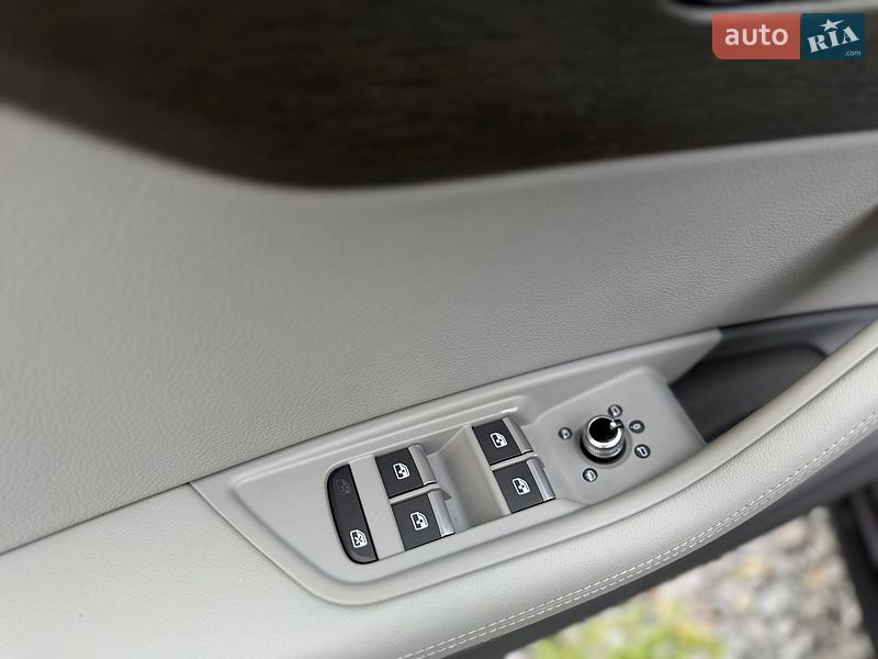 Седан Audi A4 2019 в Черновцах