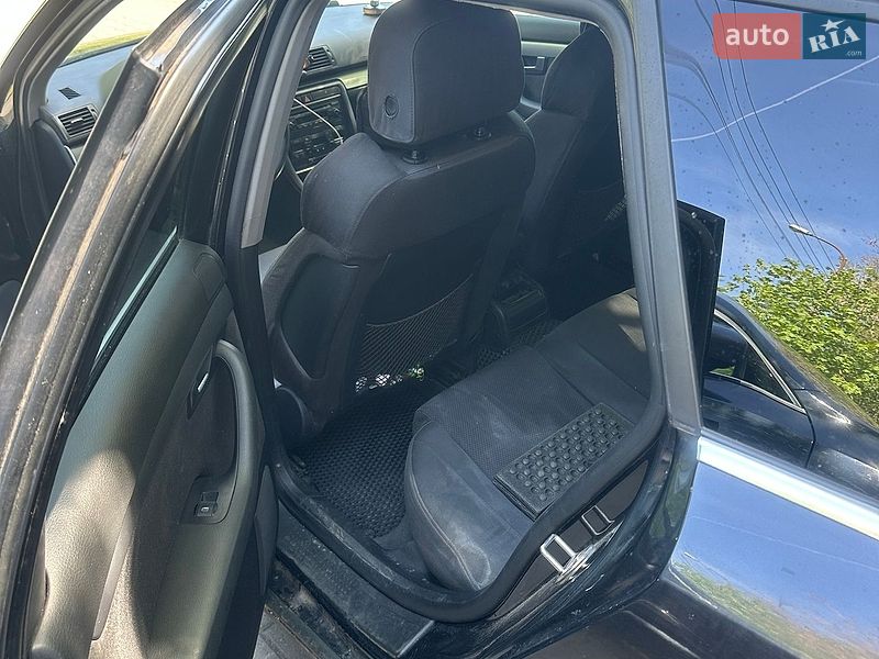 Универсал Audi A4 2004 в Брошневе