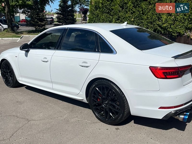 Седан Audi A4 2017 в Ровно