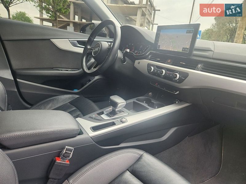 Седан Audi A4 2020 в Запоріжжі
