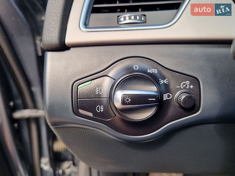 Седан Audi A4 2012 в Дніпрі