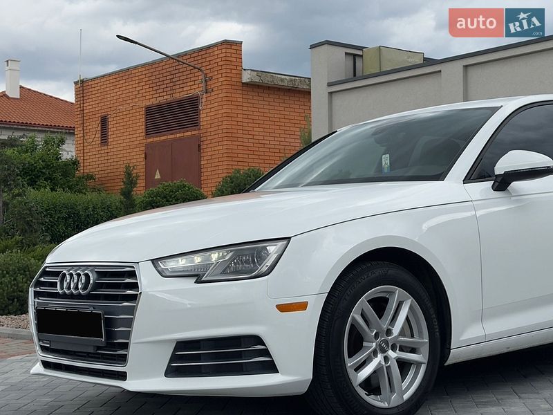 Седан Audi A4 2017 в Одесі