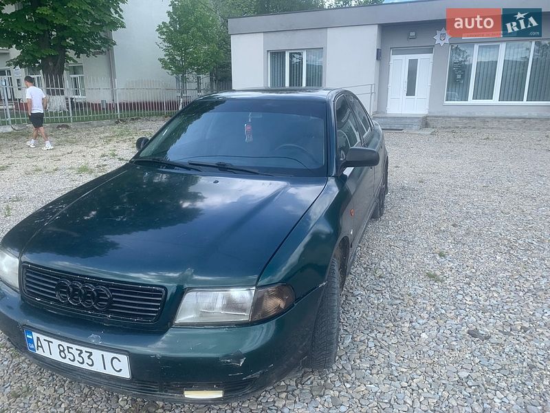 Седан Audi A4 1996 в Надвірній