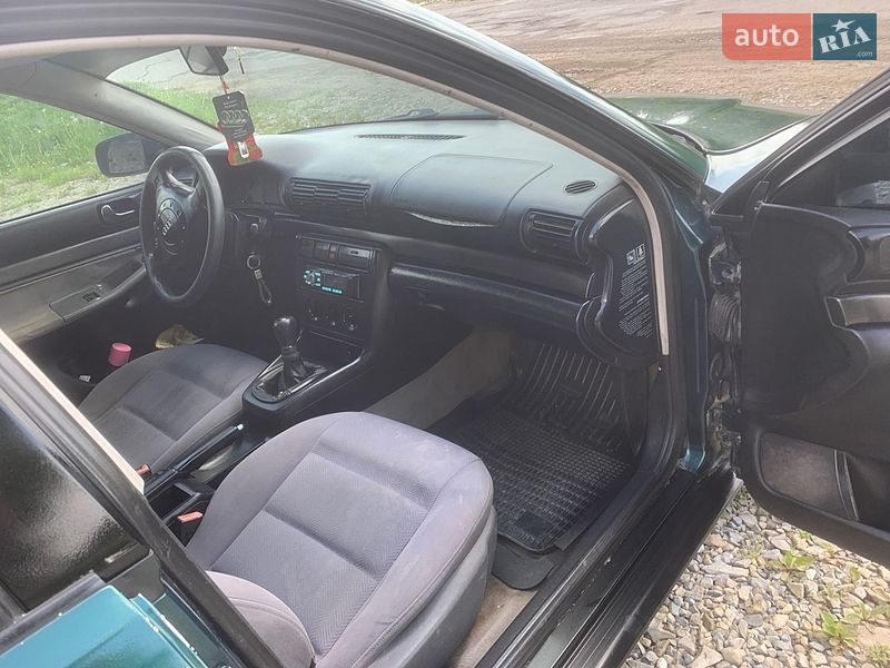 Седан Audi A4 1996 в Надвірній