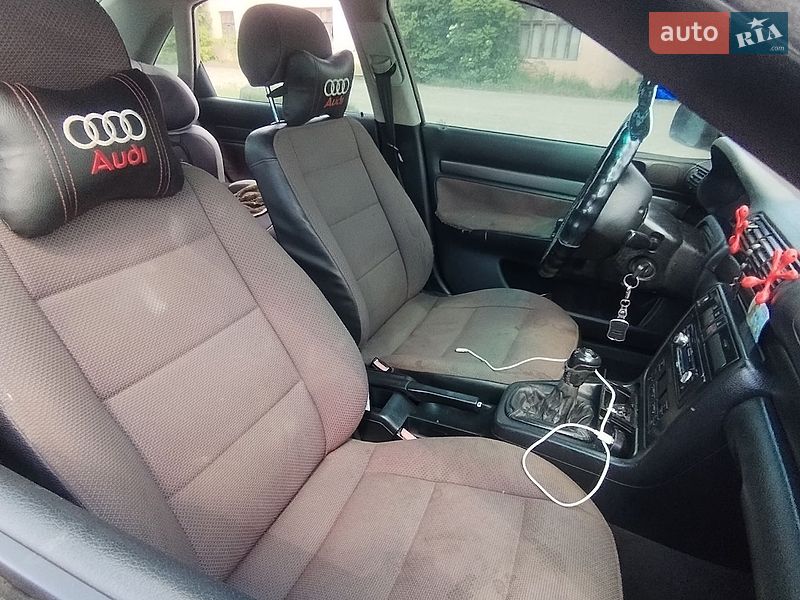 Седан Audi A4 1995 в Косові