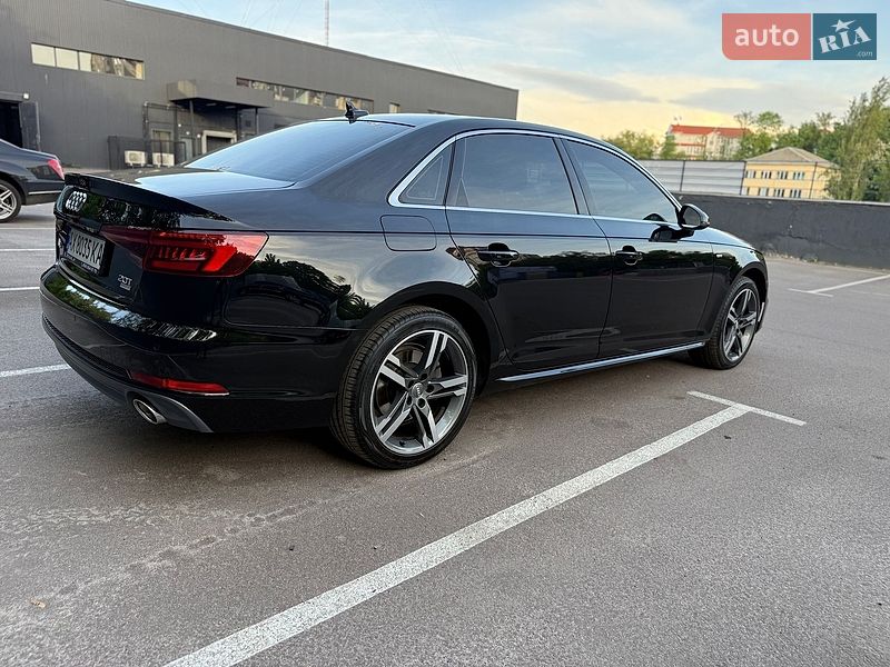 Седан Audi A4 2018 в Киеве