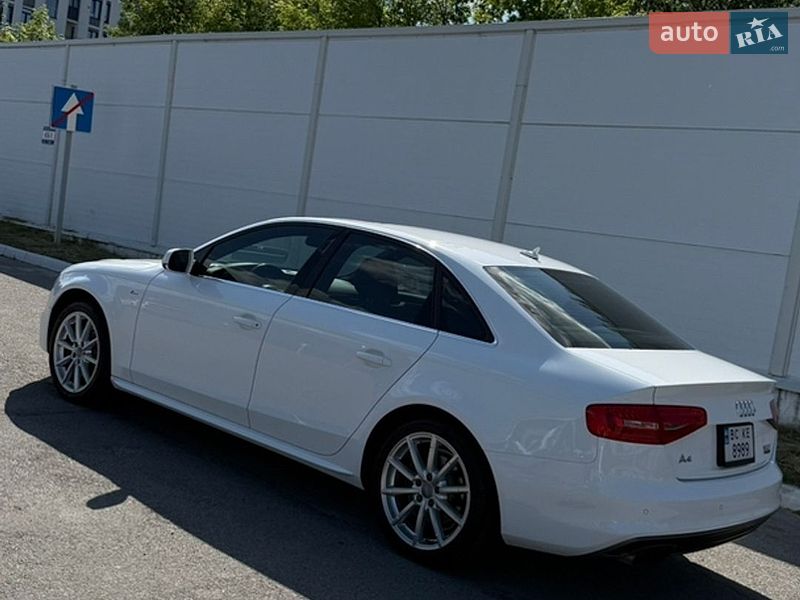 Седан Audi A4 2015 в Львові