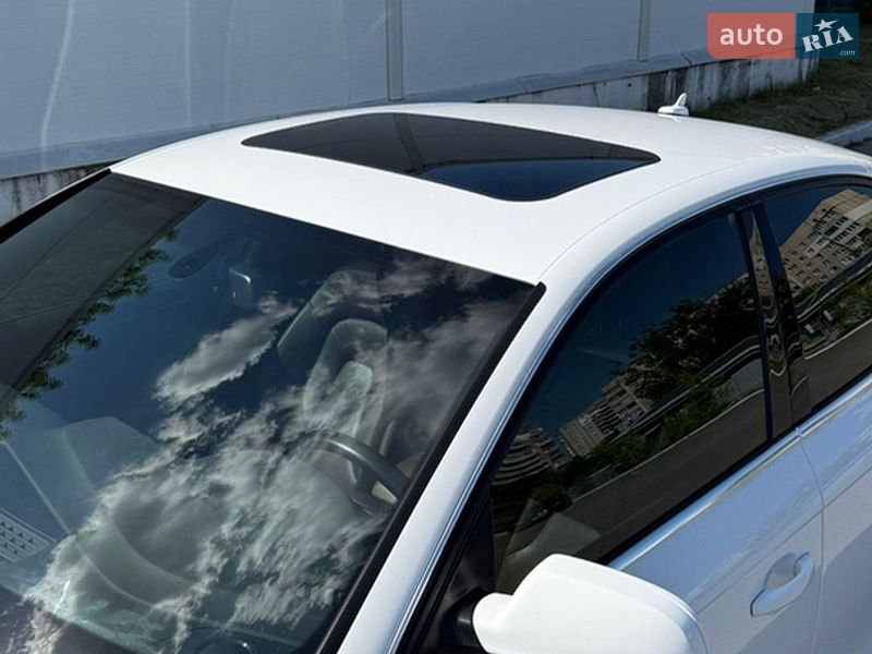 Седан Audi A4 2015 в Львові