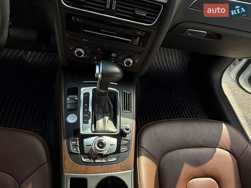 Седан Audi A4 2015 в Львові
