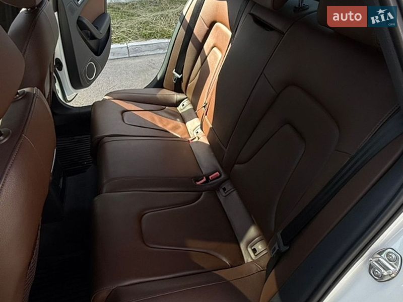 Седан Audi A4 2015 в Львові