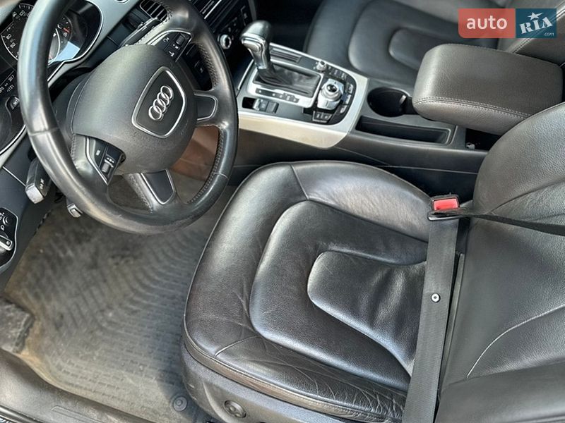 Седан Audi A4 2014 в Львові