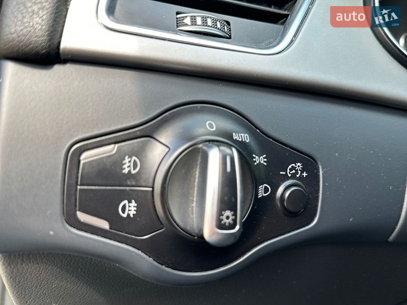 Седан Audi A4 2014 в Львові