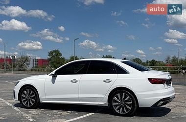Седан Audi A4 2022 в Киеве