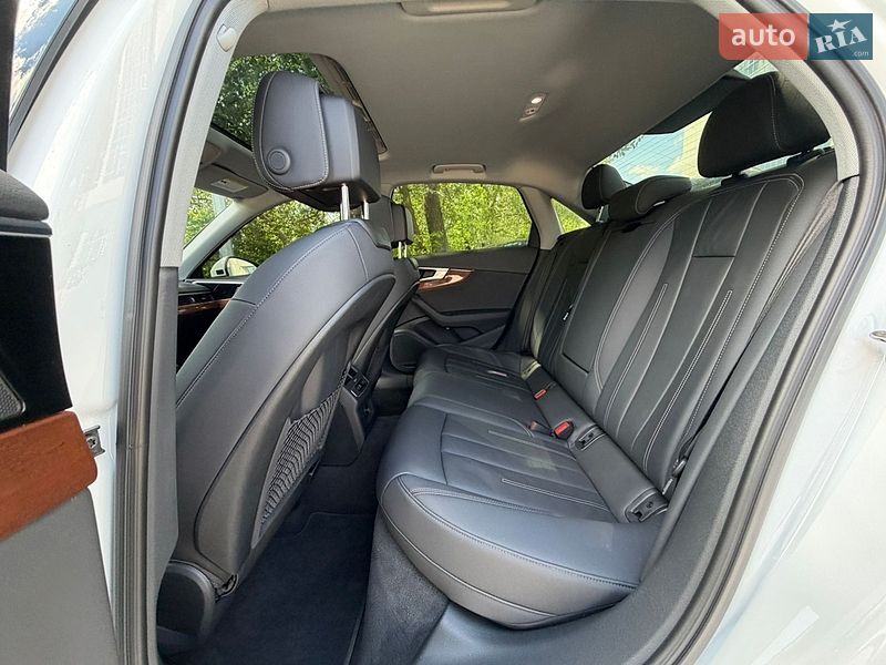 Седан Audi A4 2022 в Киеве
