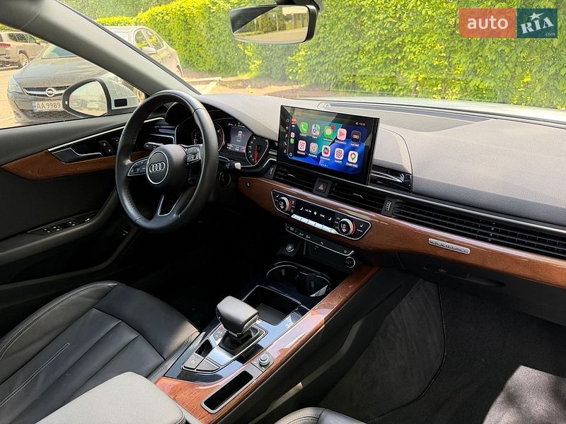 Седан Audi A4 2022 в Киеве