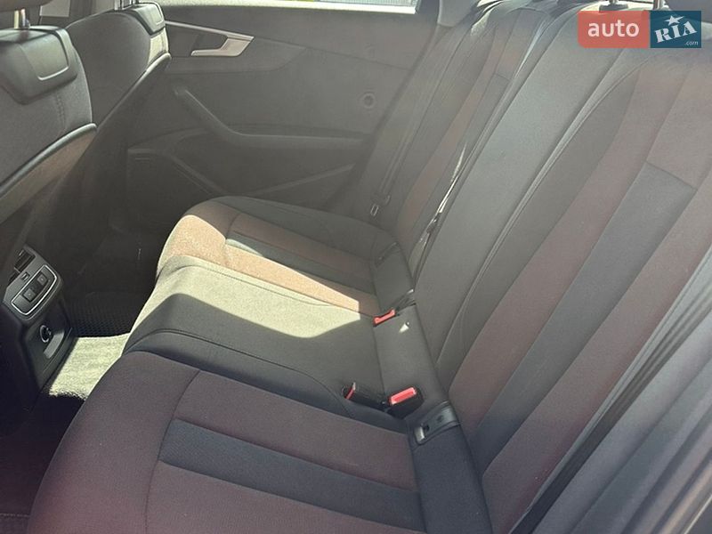 Седан Audi A4 2017 в Рівному