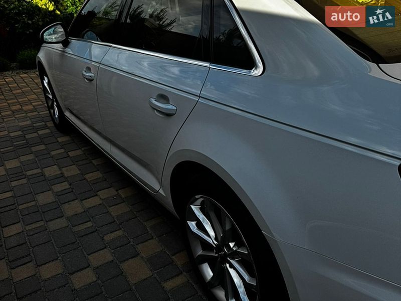 Седан Audi A4 2019 в Дніпрі