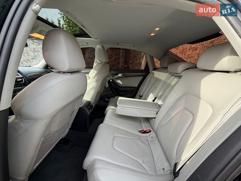 Седан Audi A4 2012 в Киеве