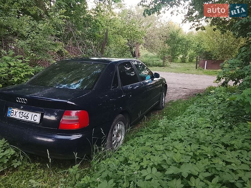 Седан Audi A4 1998 в Теофиполе