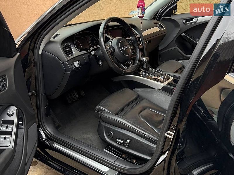 Седан Audi A4 2012 в Львові