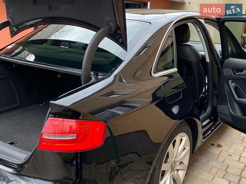 Седан Audi A4 2012 в Львові