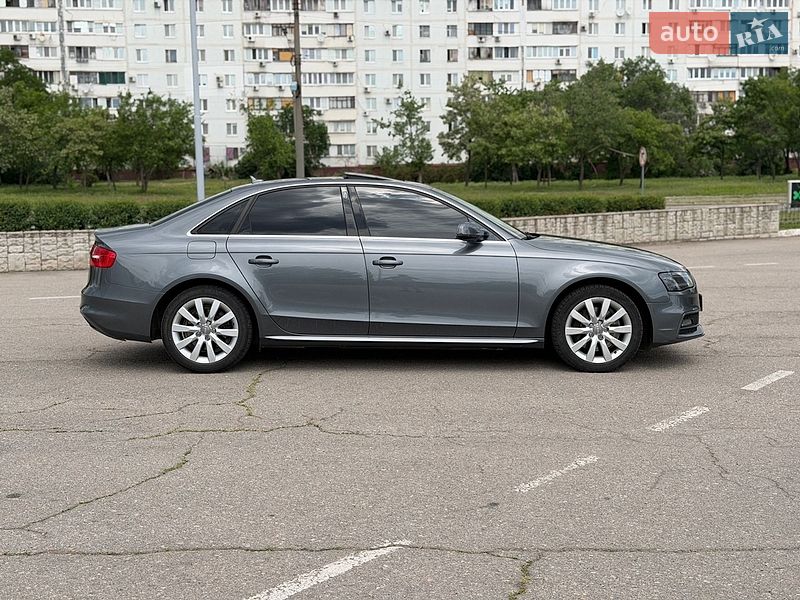 Седан Audi A4 2014 в Запорожье