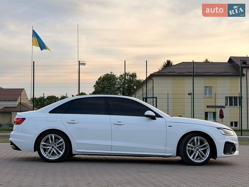 Седан Audi A4 2023 в Бучачі