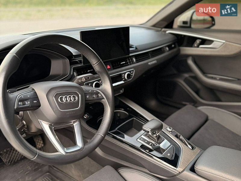 Седан Audi A4 2023 в Бучачі