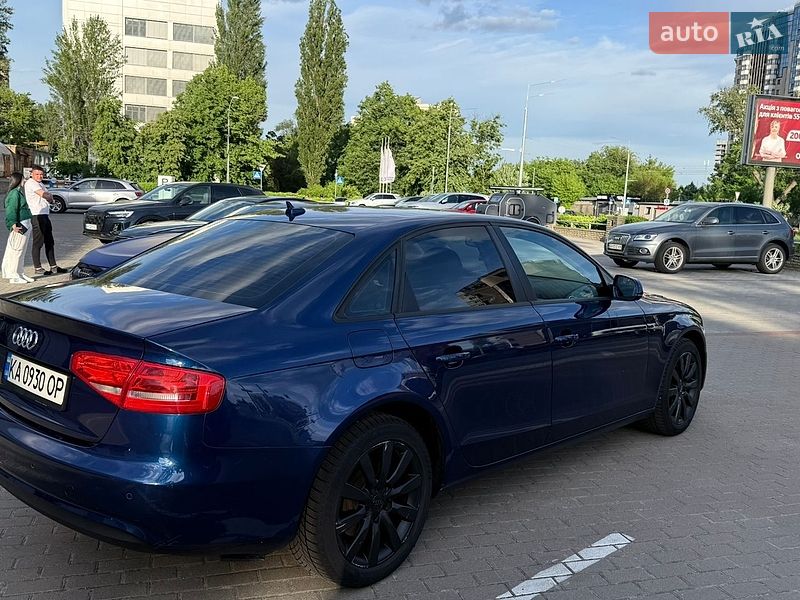 Седан Audi A4 2013 в Киеве