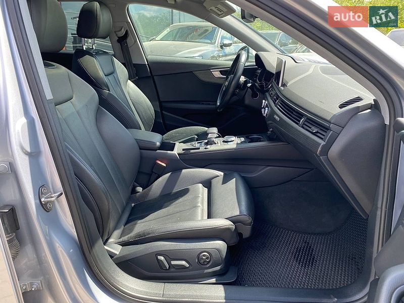 Седан Audi A4 2018 в Львові