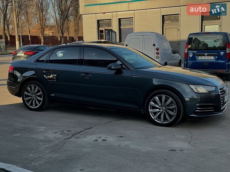 Седан Audi A4 2017 в Львове