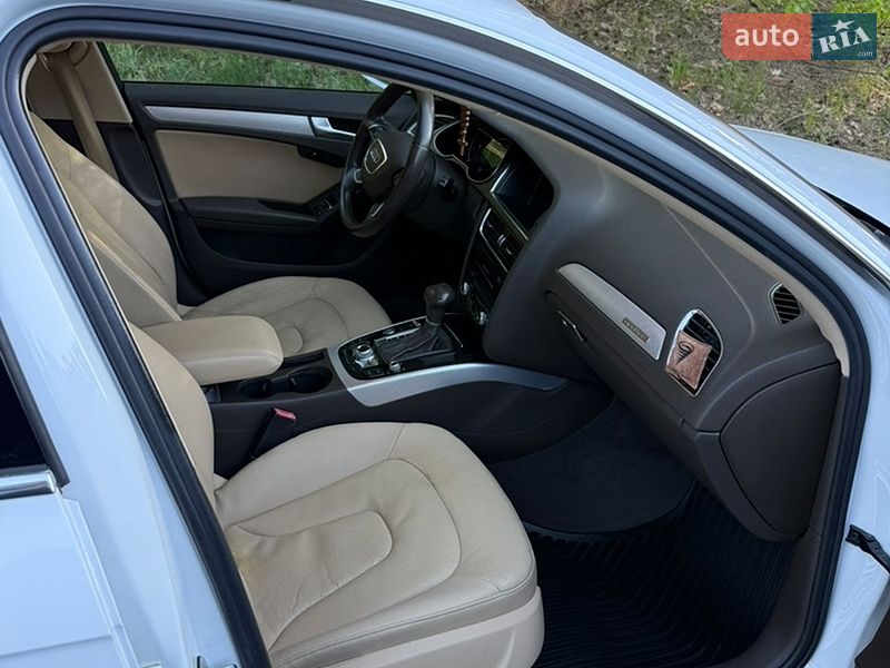 Седан Audi A4 2012 в Киеве
