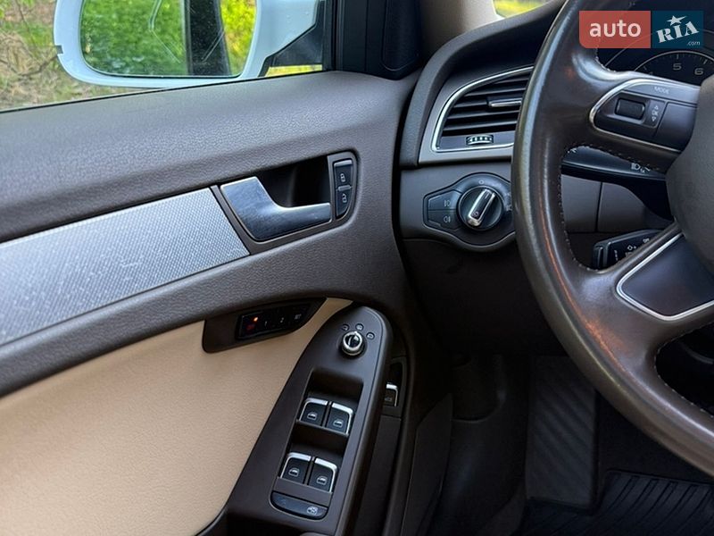 Седан Audi A4 2012 в Киеве