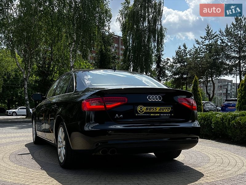 Седан Audi A4 2013 в Львове