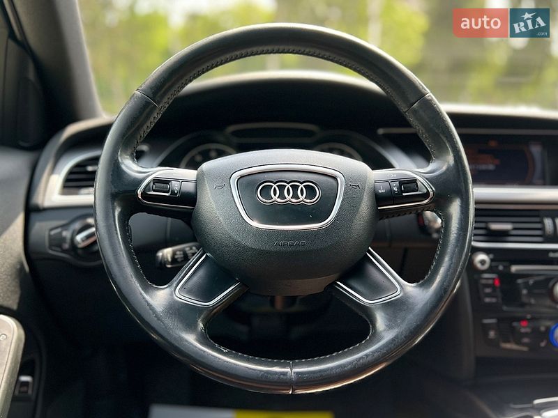 Седан Audi A4 2013 в Львові