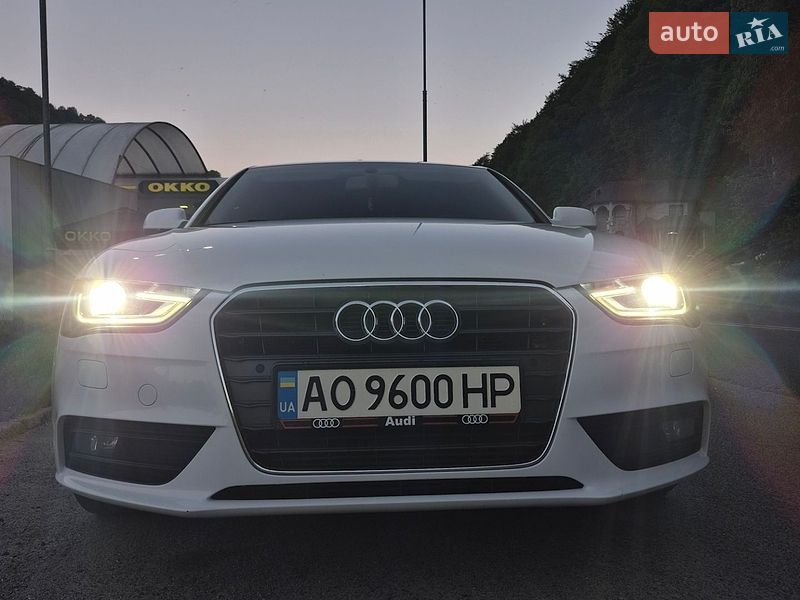 Седан Audi A4 2013 в Рахові