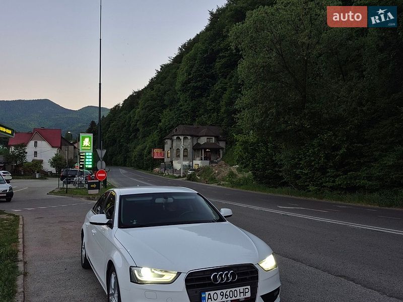 Седан Audi A4 2013 в Рахові
