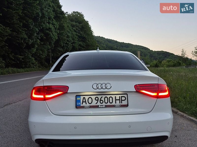 Седан Audi A4 2013 в Рахові
