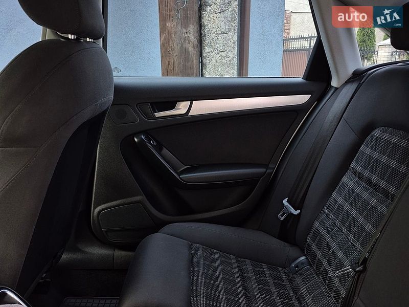 Седан Audi A4 2013 в Рахові