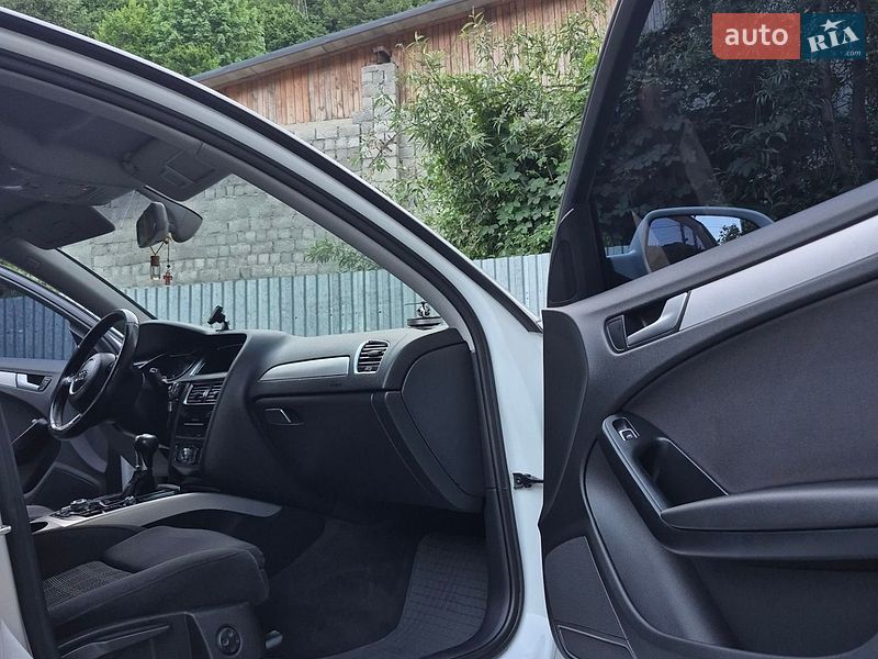 Седан Audi A4 2013 в Рахові