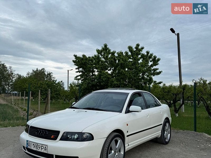Седан Audi A4 1996 в Немішаєве